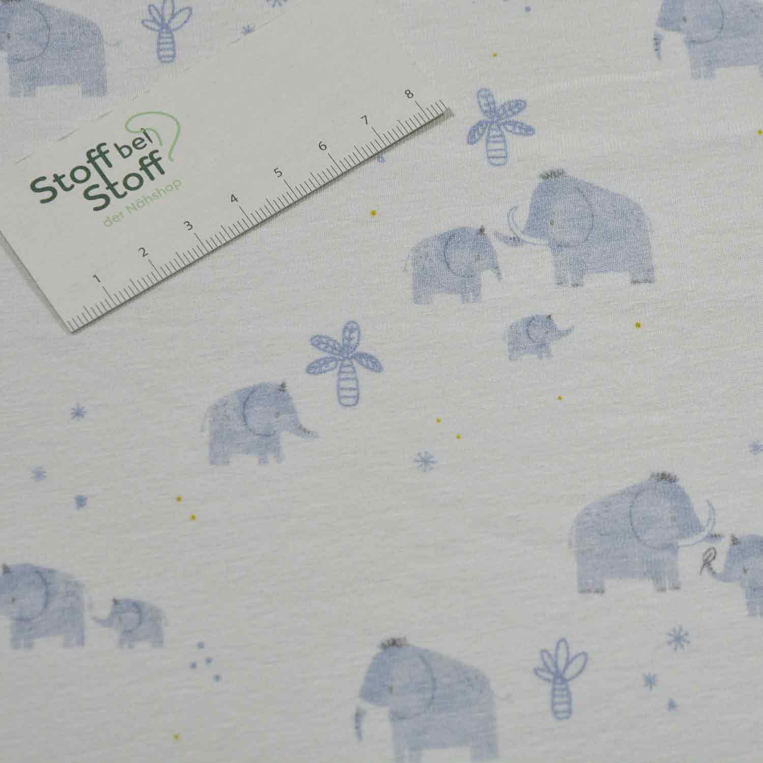 Zarter, wollweißer Baumwoll-Jersey mit niedlichen Elefanten