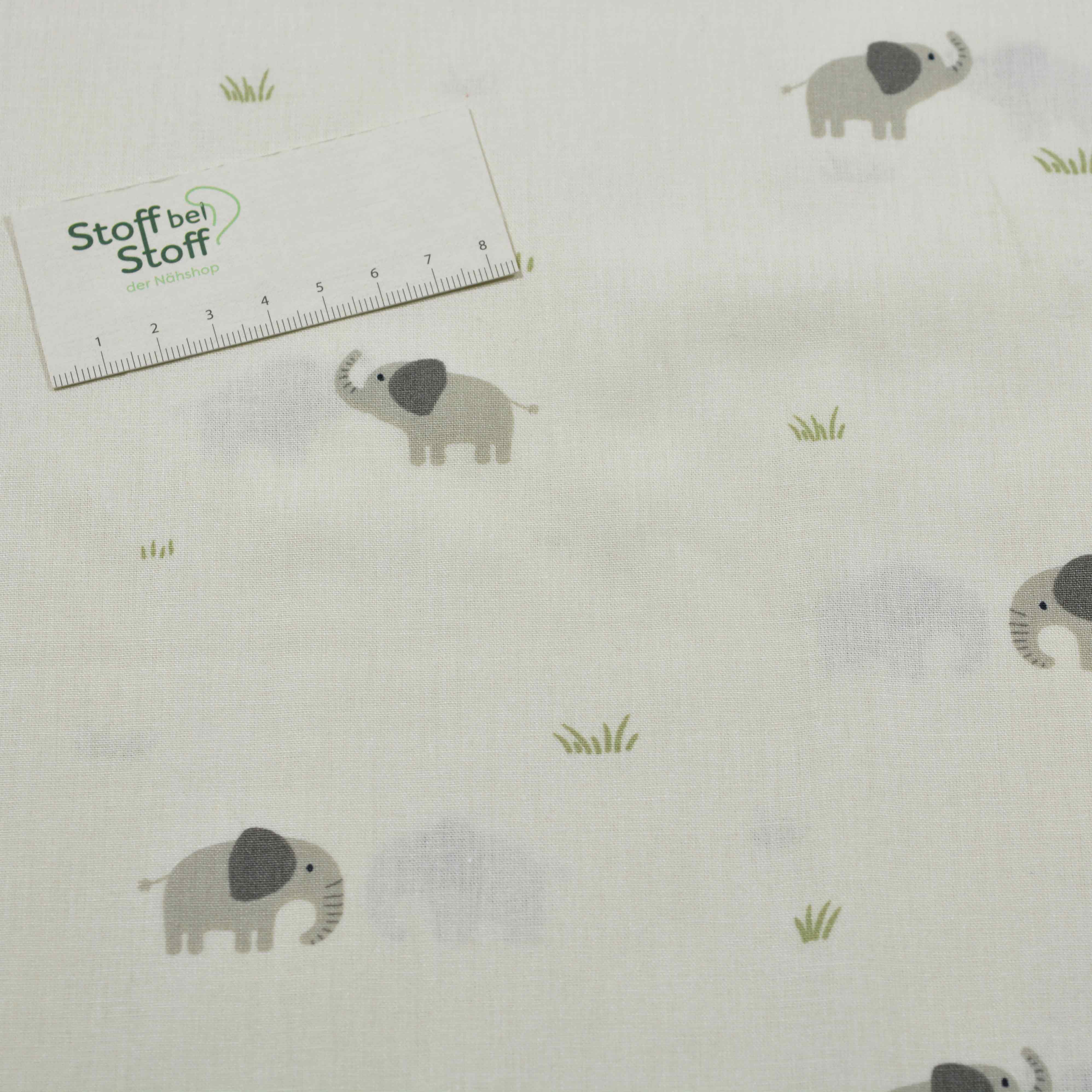 Wollweißer Baumwollstoff mit niedlichem Elefanten-Aufdruck